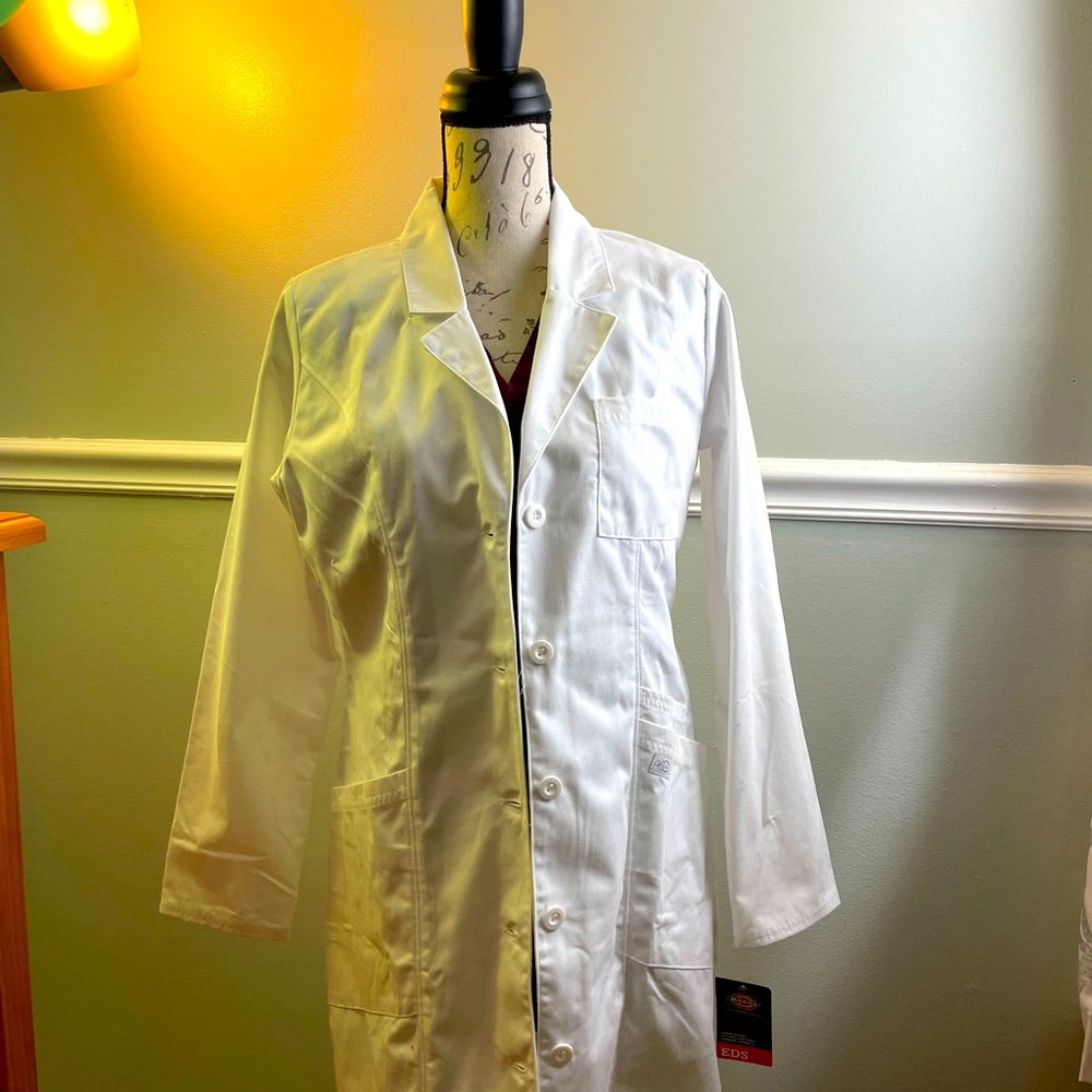 NWT women’s lab coat